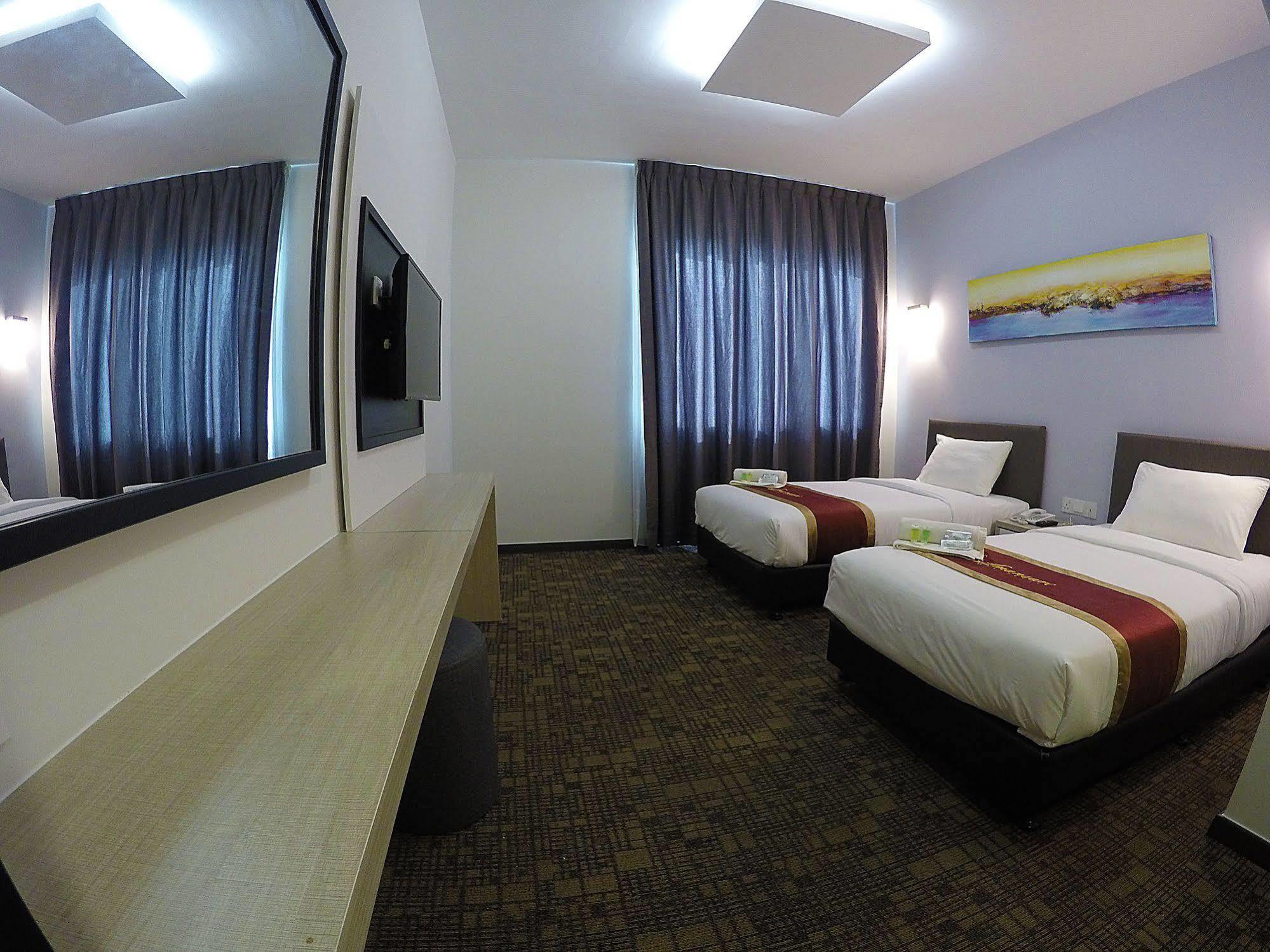 Amansari Hotel Nusajaya Exterior foto