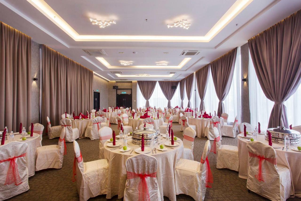 Amansari Hotel Nusajaya Exterior foto